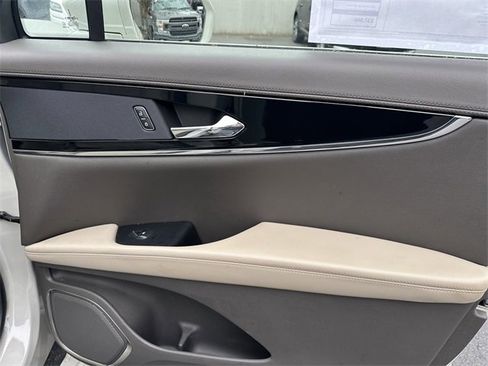 Certified 2022 Lincoln Nautilus Reserve image 37