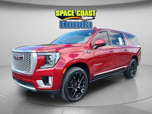 Used 2022 GMC Yukon XL Denali w/ Denali Premium Package image 10