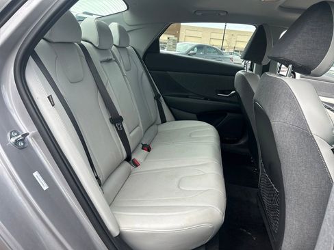 Used 2025 Hyundai Elantra Limited FWD image 25