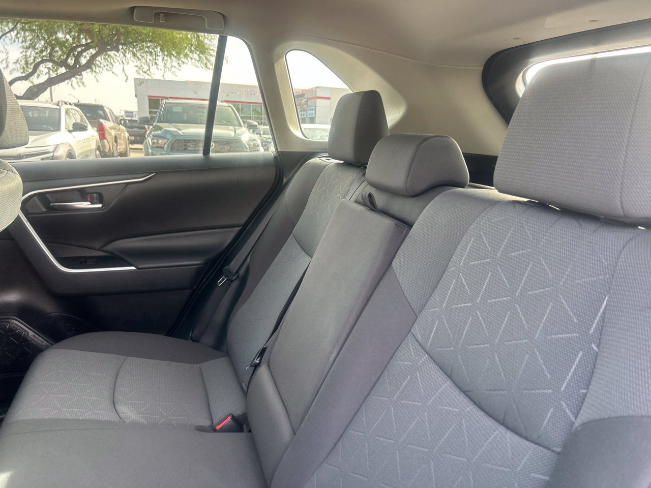 Used 2022 Toyota RAV4 XLE w/ Convenience Package FWD image 7