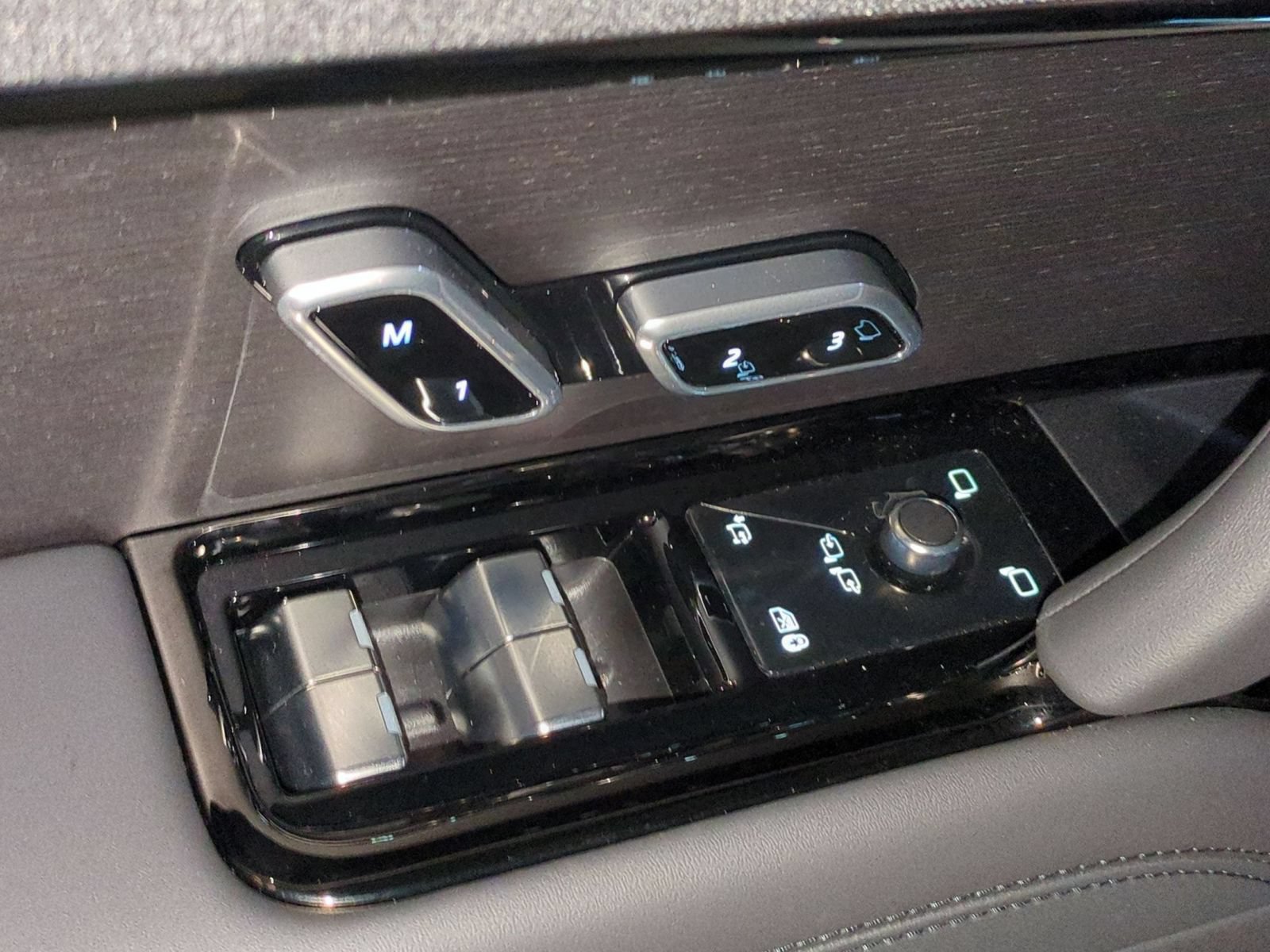 New 2026 Land Rover Range Rover Sport SE AWD/4WD image 12