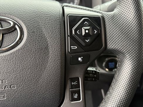 Used 2021 Toyota Tacoma TRD Sport image 23