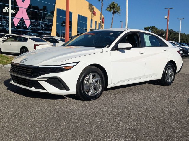 Used 2026 Hyundai Elantra SE FWD image 2