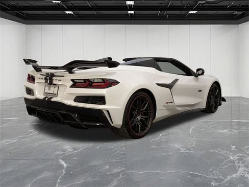 Used 2023 Chevrolet Corvette Z06 w/ Z07 Performance Package image 10