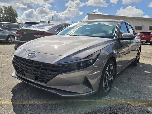 Used 2023 Hyundai Elantra SEL w/ Convenience Package FWD image 4