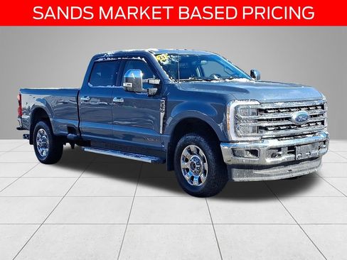 Used 2023 Ford F350 Lariat w/ Tow Technology Package image 3