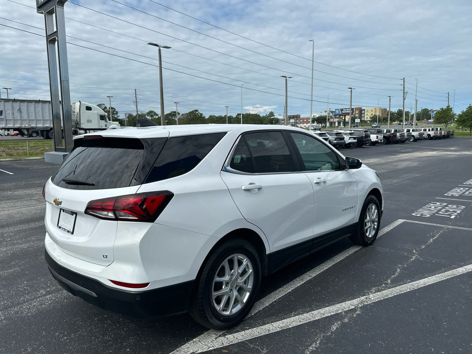 Used 2024 Chevrolet Equinox LT FWD image 5