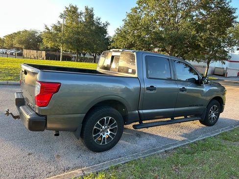 Used 2018 Nissan Titan SV w/ SV Convenience Package RWD image 6