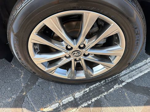 Used 2017 Toyota RAV4 Limited FWD image 10