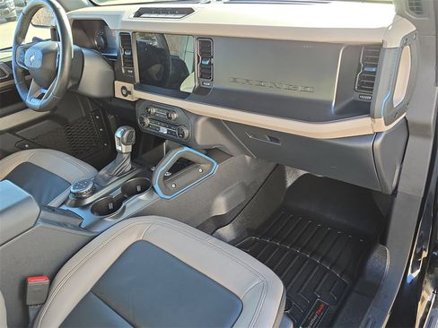 Used 2023 Ford Bronco Wildtrak image 30