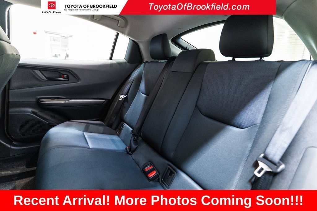 Used 2025 Toyota Prius LE FWD image 28