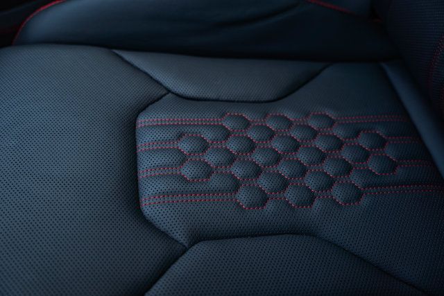 Used 2025 Lamborghini Urus SE AWD/4WD image 22