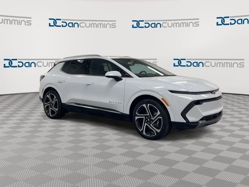 New 2026 Chevrolet Equinox EV LT image 2