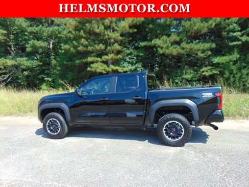 Used 2024 Toyota Tacoma TRD Off-Road image 5