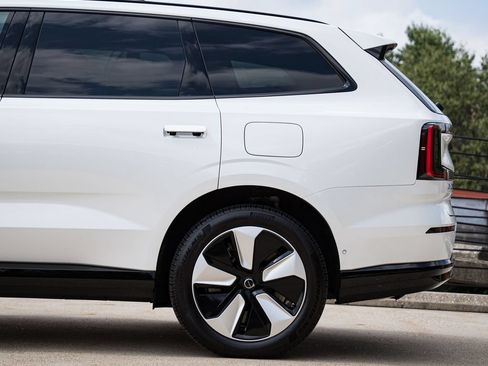 Certified 2025 Volvo EX90 Plus AWD/4WD image 4