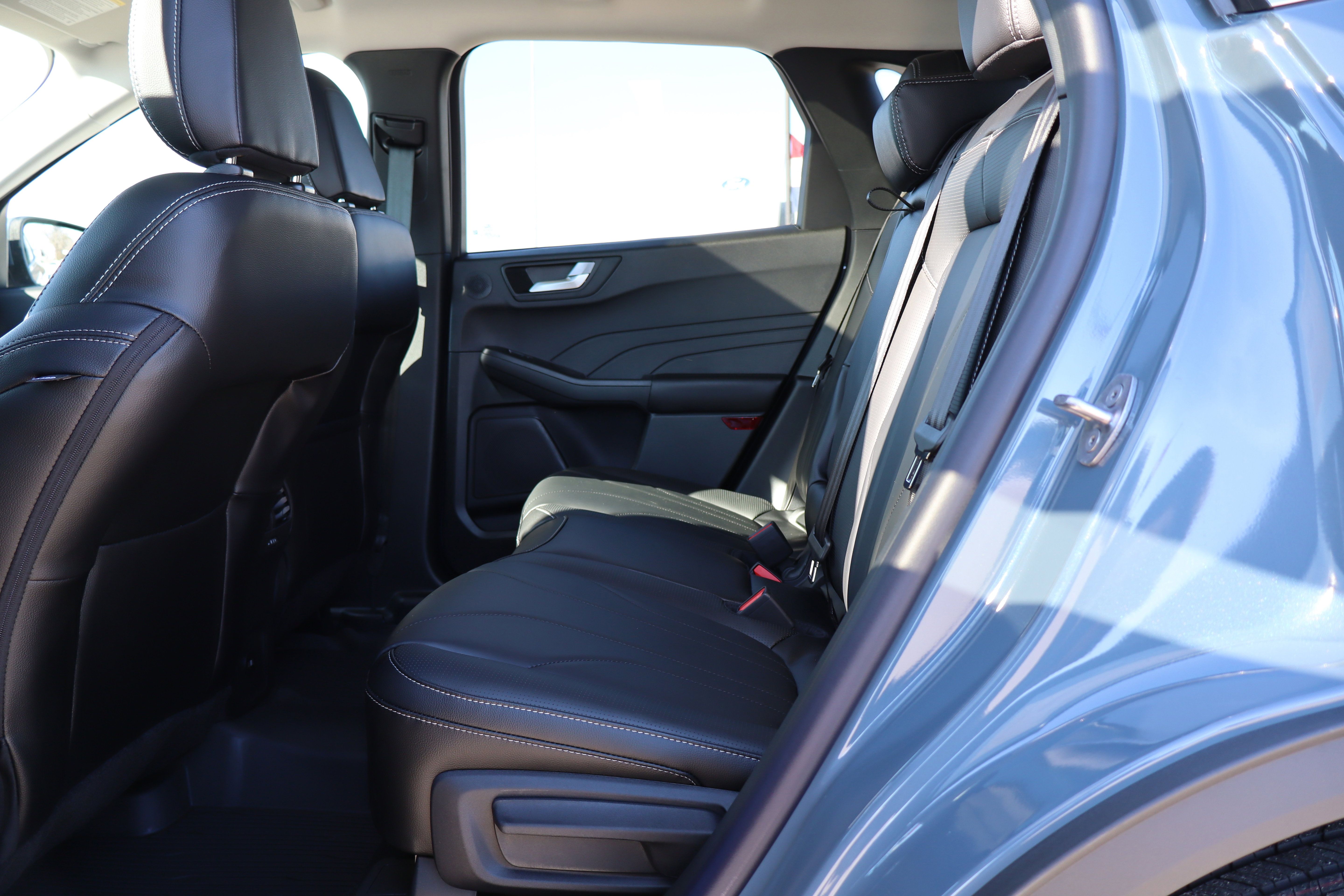 New 2025 Ford Escape SE w/ PHEV Premium Package FWD image 10