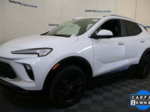 Used 2024 Buick Encore GX Sport Touring image 11