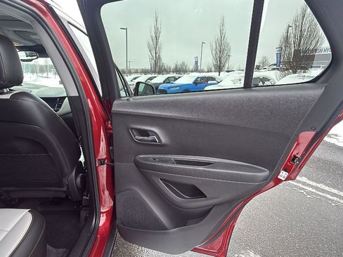 Used 2020 Chevrolet Trax Premier image 18