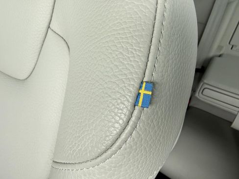 Used 2024 Volvo V60 B5 Cross Country Plus image 20