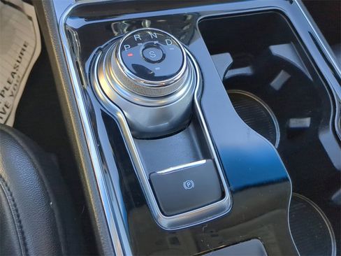 Used 2020 Ford Edge Titanium image 26