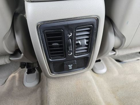 Used 2011 Jeep Grand Cherokee Laredo image 16