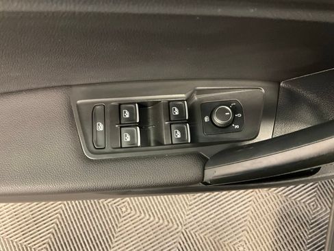 Used 2019 Volkswagen Tiguan SE AWD/4WD image 12