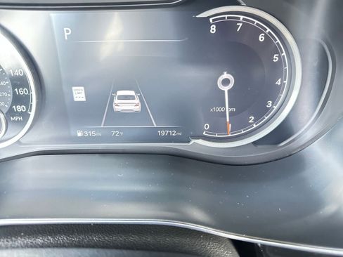 Used 2025 Genesis G70 2.5T image 41