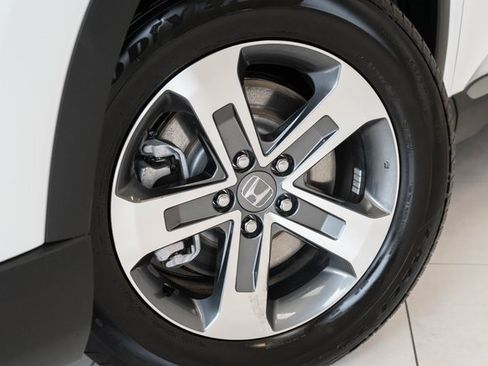 Used 2025 Honda Pilot EX-L image 2