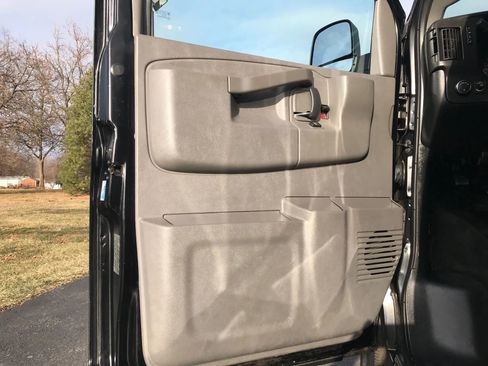 Used 2017 Chevrolet Express 3500 LT w/ LT Preferred Equipment Group image 11