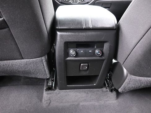 Used 2023 Chevrolet Traverse LT image 38