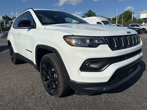 Used 2025 Jeep Compass Latitude w/ Convenience Group image 4