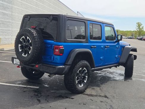 Used 2025 Jeep Wrangler Unlimited Rubicon AWD/4WD image 11