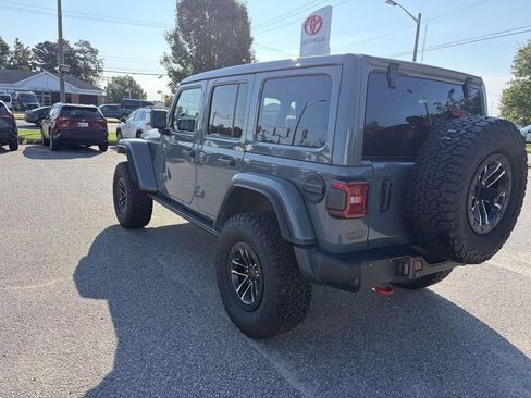 Used 2025 Jeep Wrangler Unlimited Rubicon AWD/4WD image 5