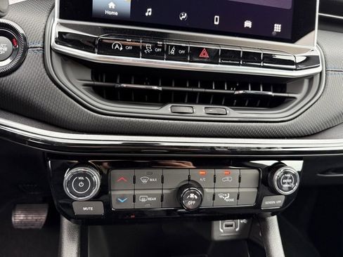 New 2026 Jeep Compass Latitude image 24