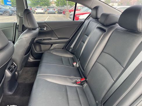 Used 2017 Honda Accord Touring image 10
