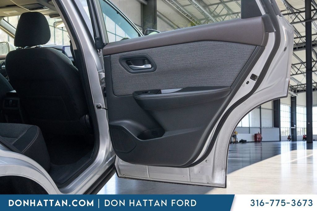 Used 2022 Nissan Rogue SV AWD/4WD image 23