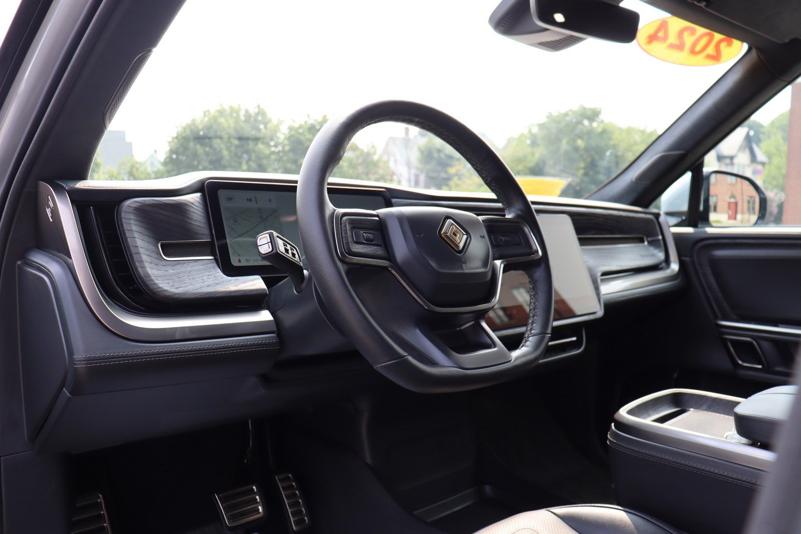 Used 2024 Rivian R1S Adventure Dual AWD/4WD image 10