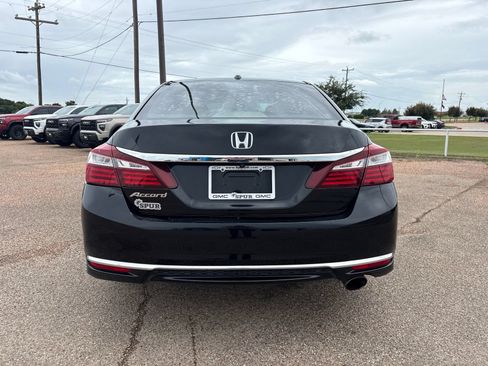 Used 2017 Honda Accord EX-L image 5