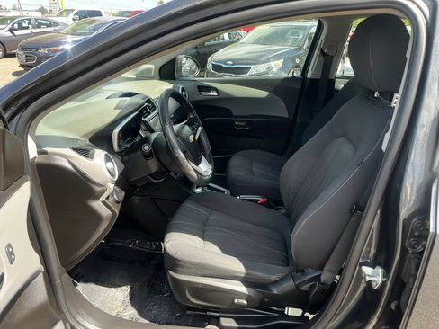 Used 2018 Chevrolet Sonic LT w/ Convenience Package FWD image 9