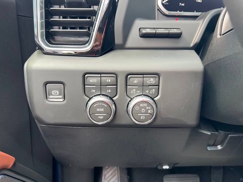 New 2026 GMC Sierra 2500 Denali Ultimate w/ LPO, Black Badging Package AWD/4WD image 23