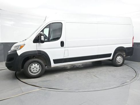Used 2024 RAM ProMaster 2500 w/ Convenience Group FWD image 3