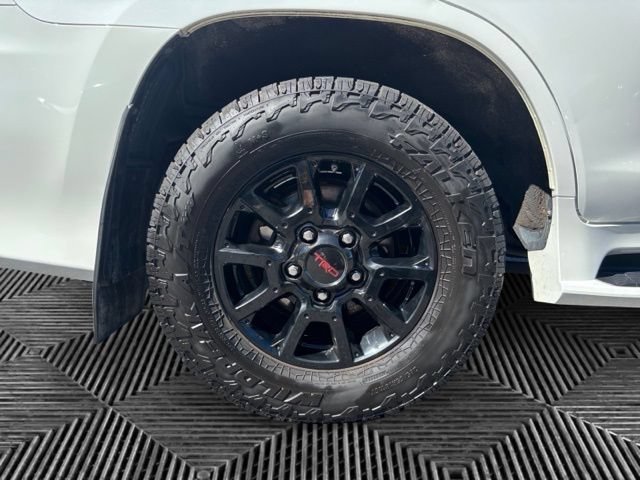 Used 2017 Lexus LX 570 4WD w/ Luxury Package image 32