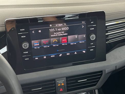 Used 2025 Volkswagen Jetta SE image 21