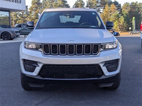 New 2025 Jeep Grand Cherokee Laredo X image 3