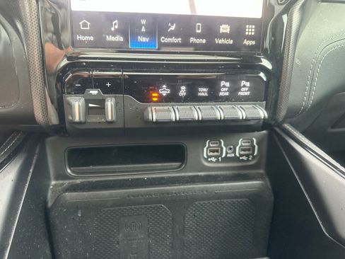 Used 2022 RAM 1500 Limited w/ Body Color Bumper Group AWD/4WD image 35