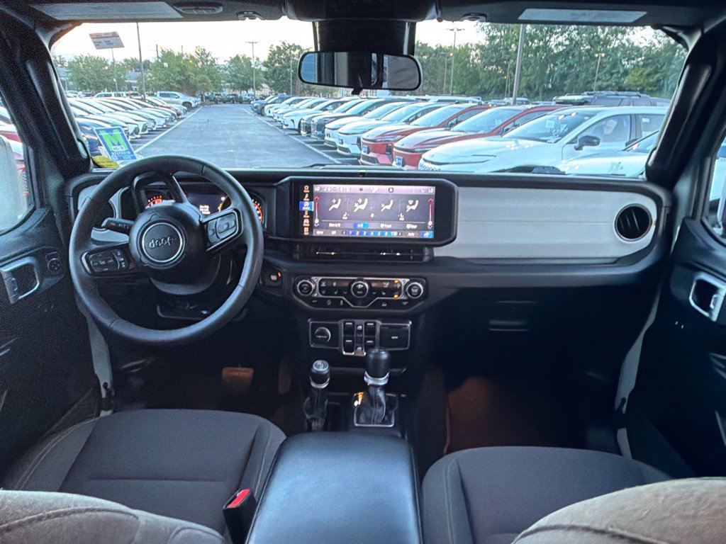Used 2024 Jeep Wrangler Unlimited Sport AWD/4WD image 16