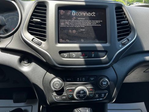 Used 2023 Jeep Cherokee Altitude Lux AWD/4WD image 16