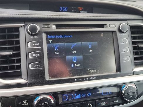 Used 2017 Toyota Highlander Plus AWD/4WD image 16