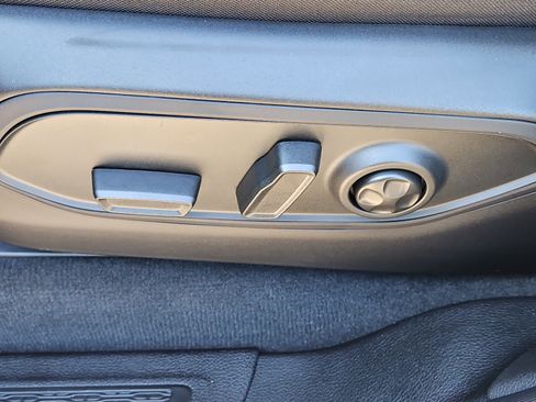 Used 2025 Jeep Grand Cherokee Laredo X image 20