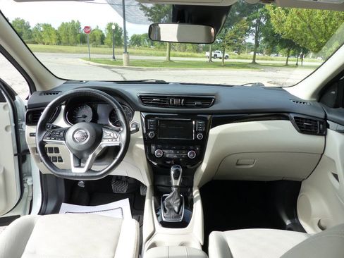Used 2021 Nissan Rogue Sport SV FWD image 35